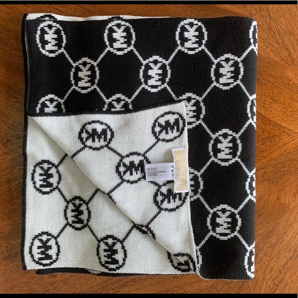 Michael Kors Accessories - NWOT Michael Kors Reversible Scarf Black White Michael Kors Accessories - NWOT Michael Kors Reversible Scarf Black White
